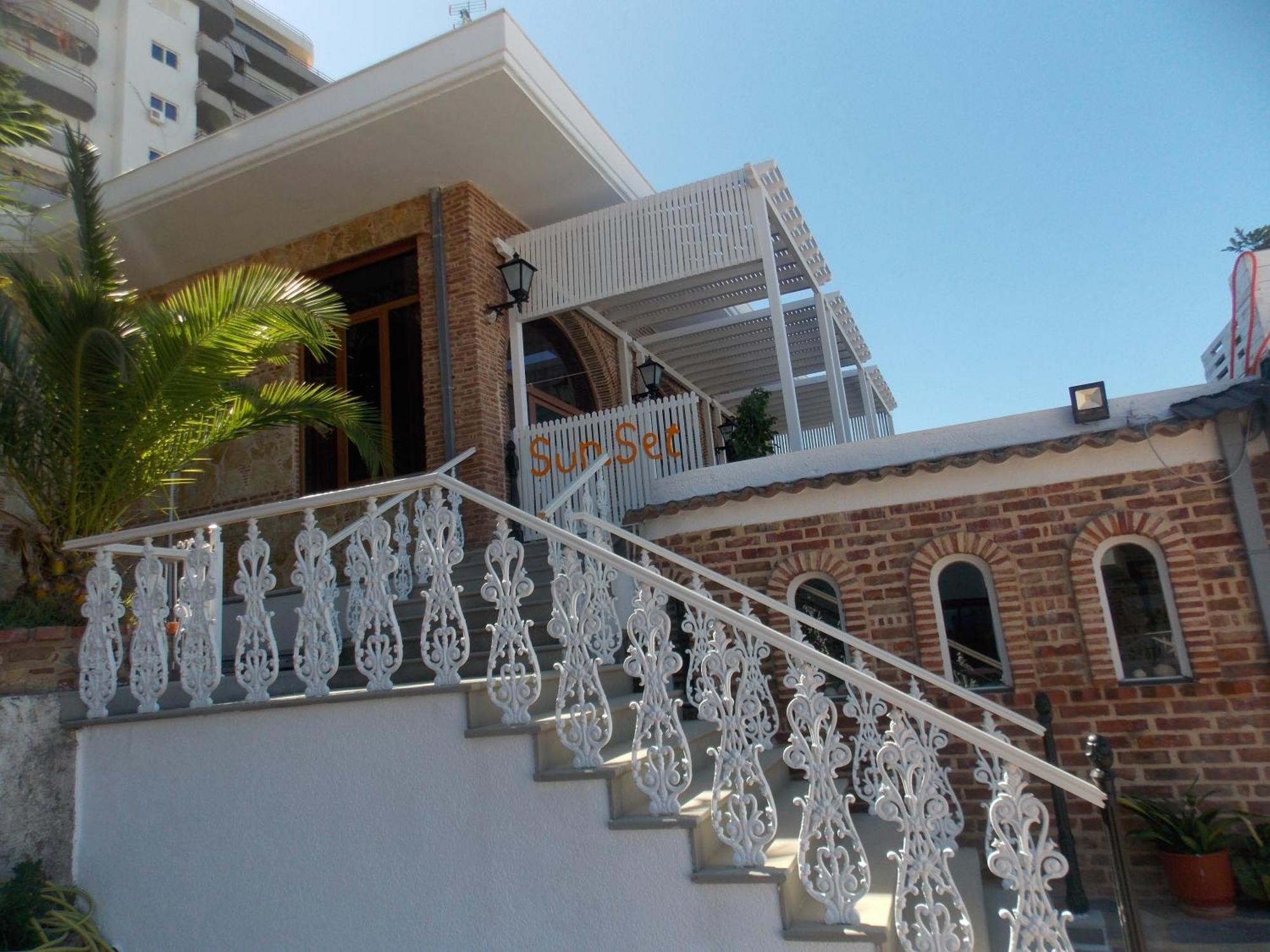 סרנדה Sunset Suites מראה חיצוני תמונה