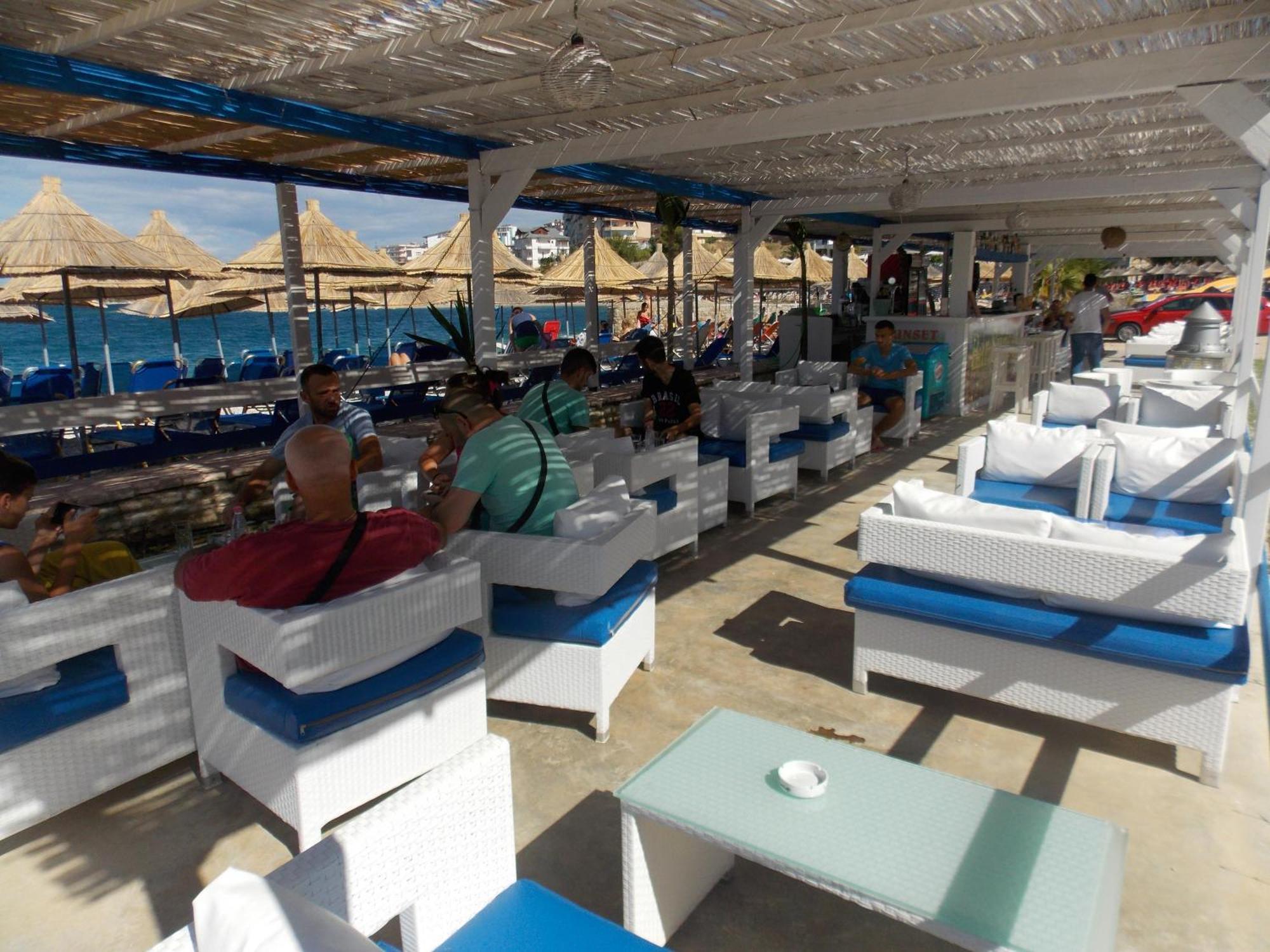 סרנדה Sunset Suites מראה חיצוני תמונה